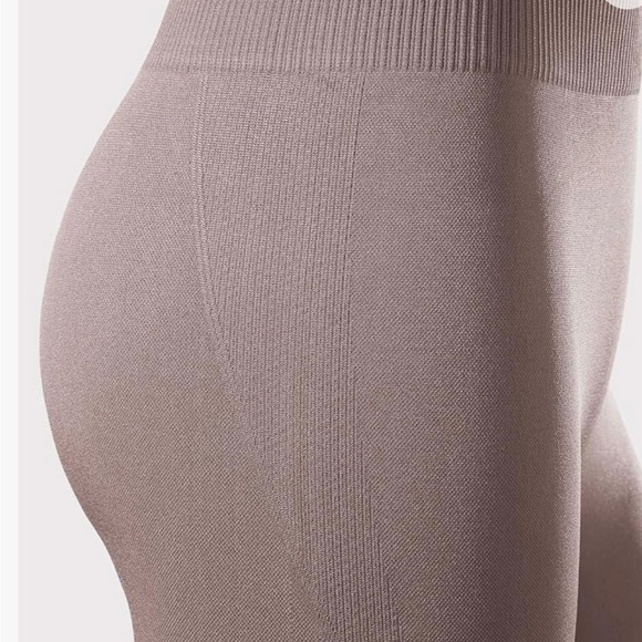 Beautiful workout set - Picture 3 of 7